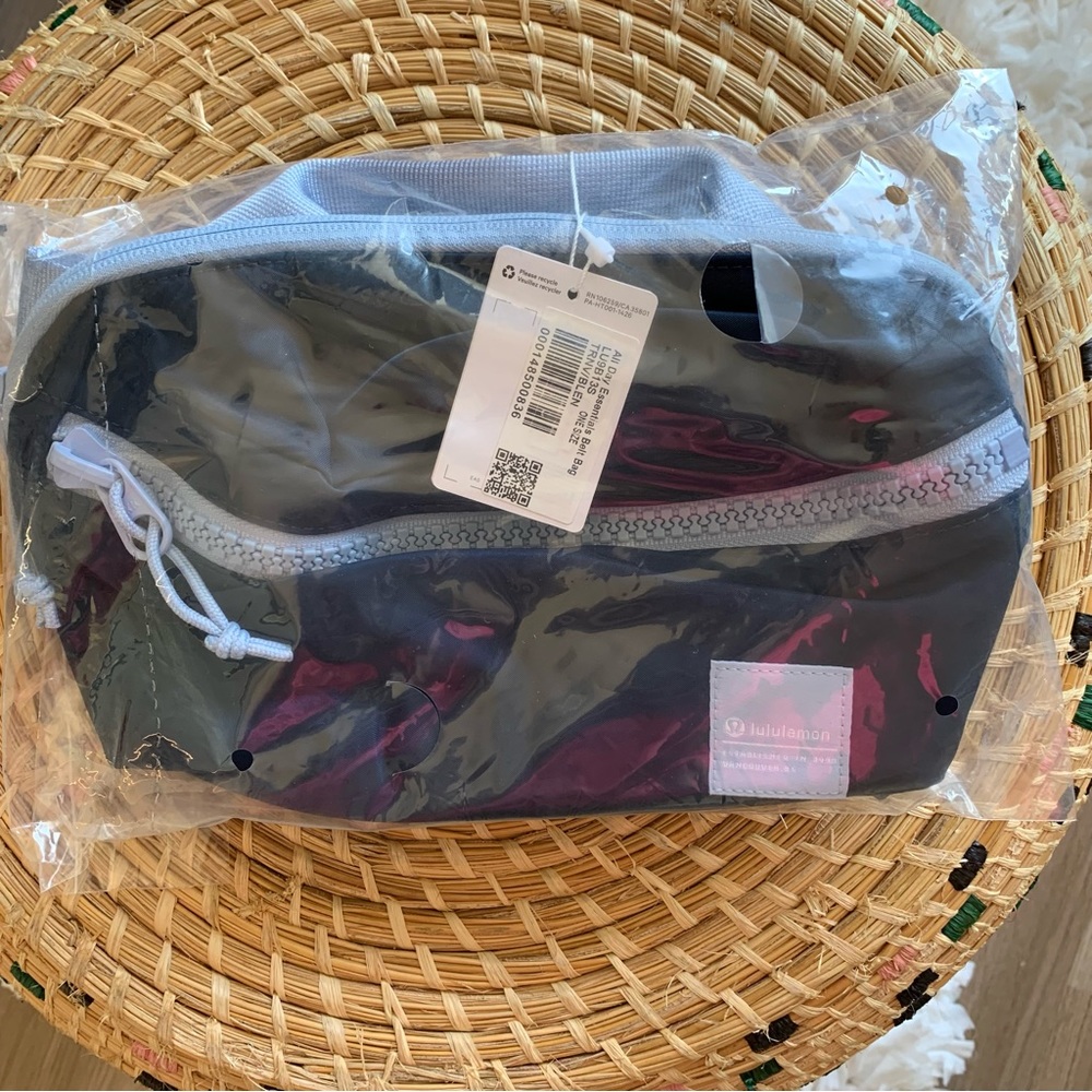 Lululemon All Day Essentials Belt Bag 2.5L - Picture 5 of 7